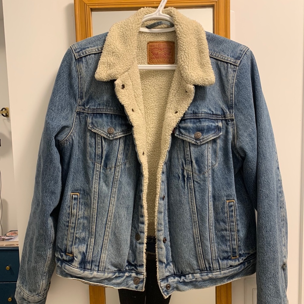 Levi’s Women’s Sherpa Denim Jacket - size large